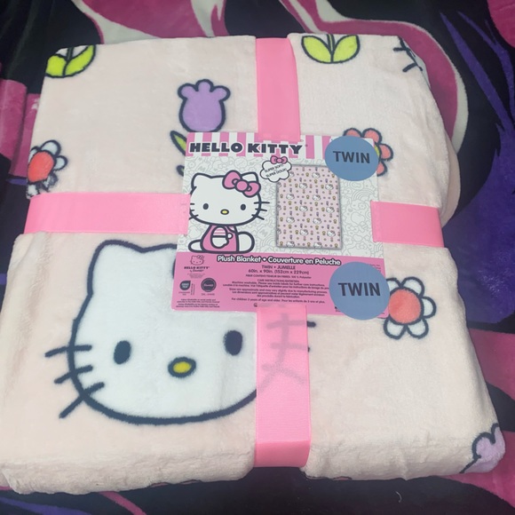 Hello kitty blanket spring - Picture 2 of 3